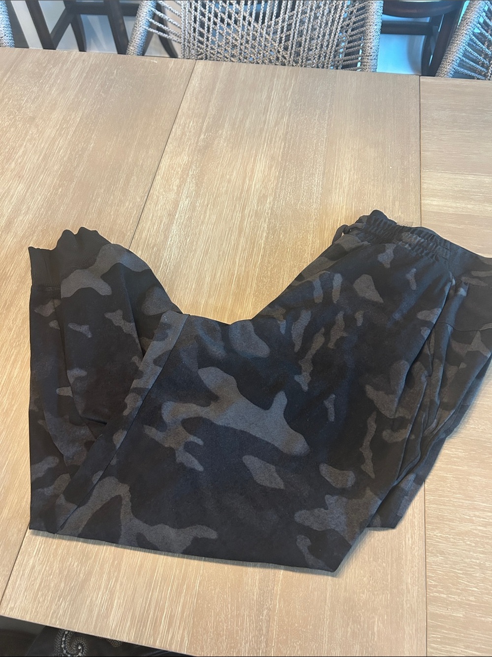 Carrie underwood CALIABlack &‎ Gray Camo Jogger Pants